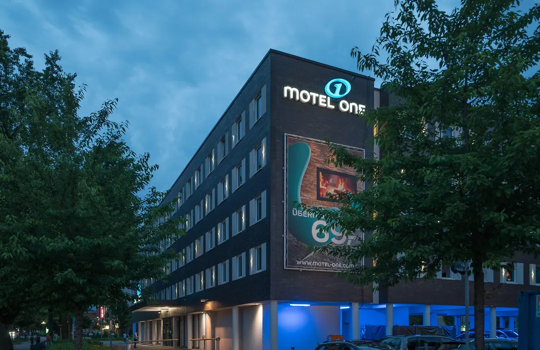 Motel One Hamburg-Airport-1