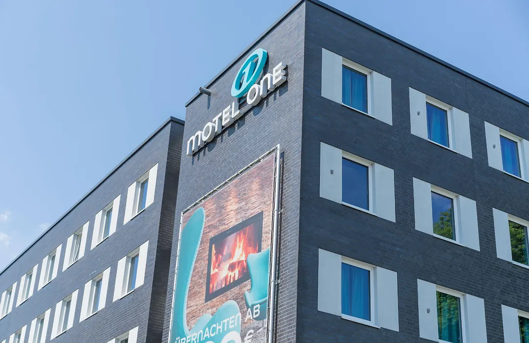 Motel One Hamburg-Airport-1