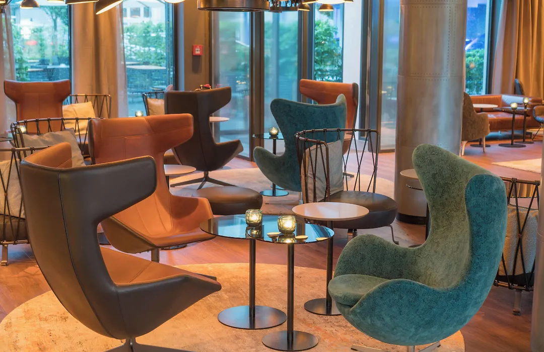 Motel One Hamburg-Airport-1