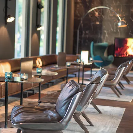 Motel One Hamburg-Airport-2