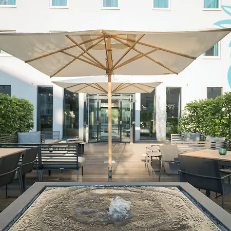 Motel One Hamburg-Airport-3