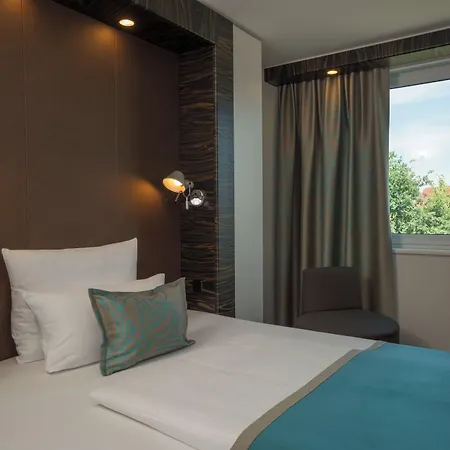 Motel One Hamburg-Airport-3